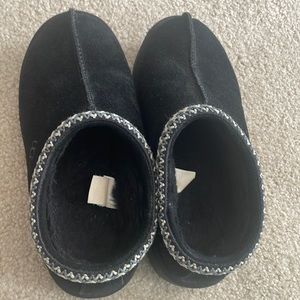 UGG Tasman Slipper Black Size 4